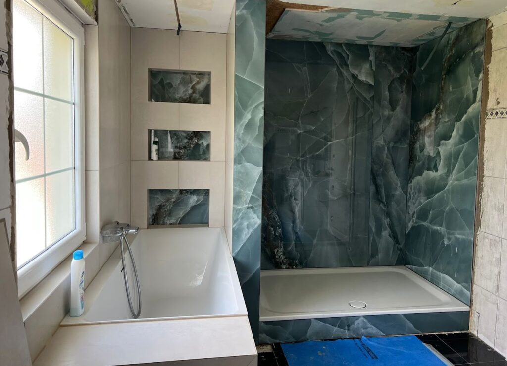 Natursteinfliesen im Badezimmer, Tatarevic
