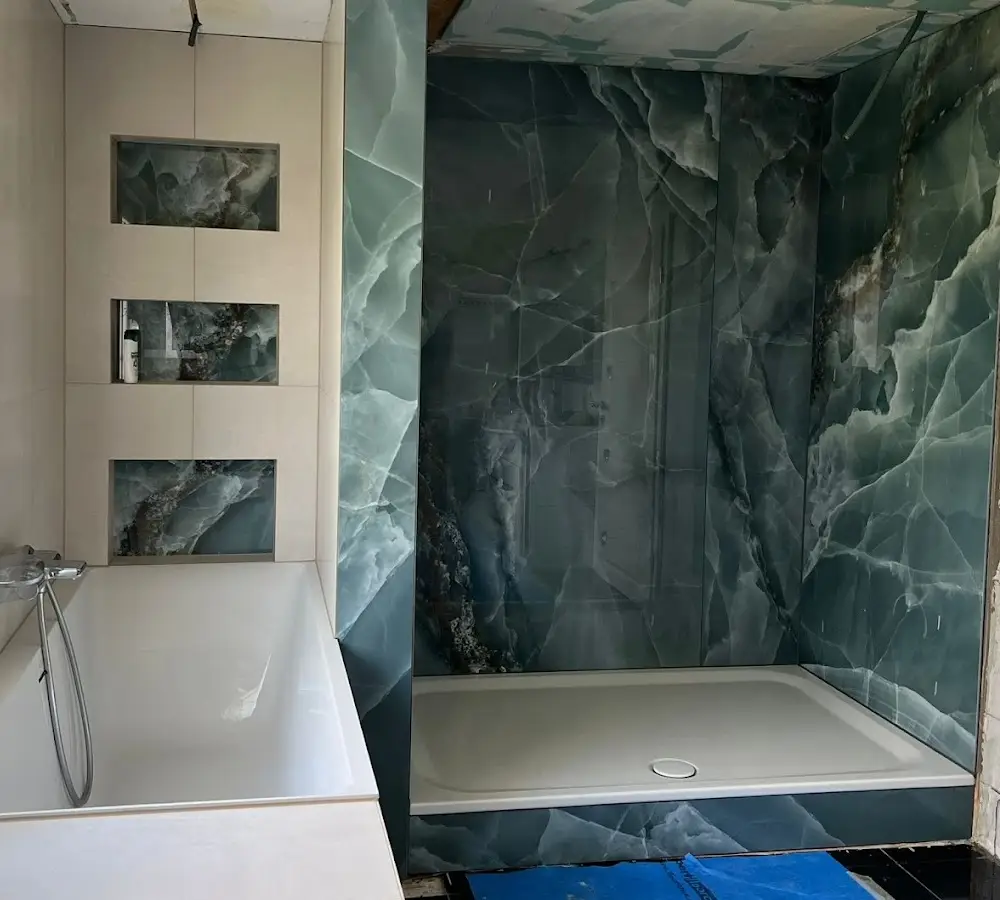 Fliesenarbeiten im Badezimmer mit Naturstein - Tatarevic