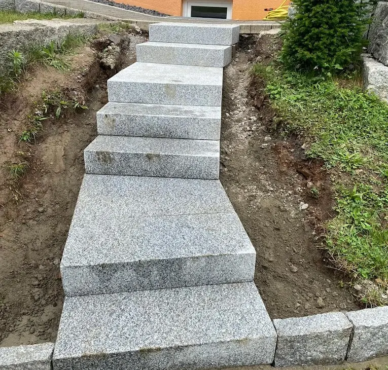 Außentreppe mit Granitstufen von Tatarevic